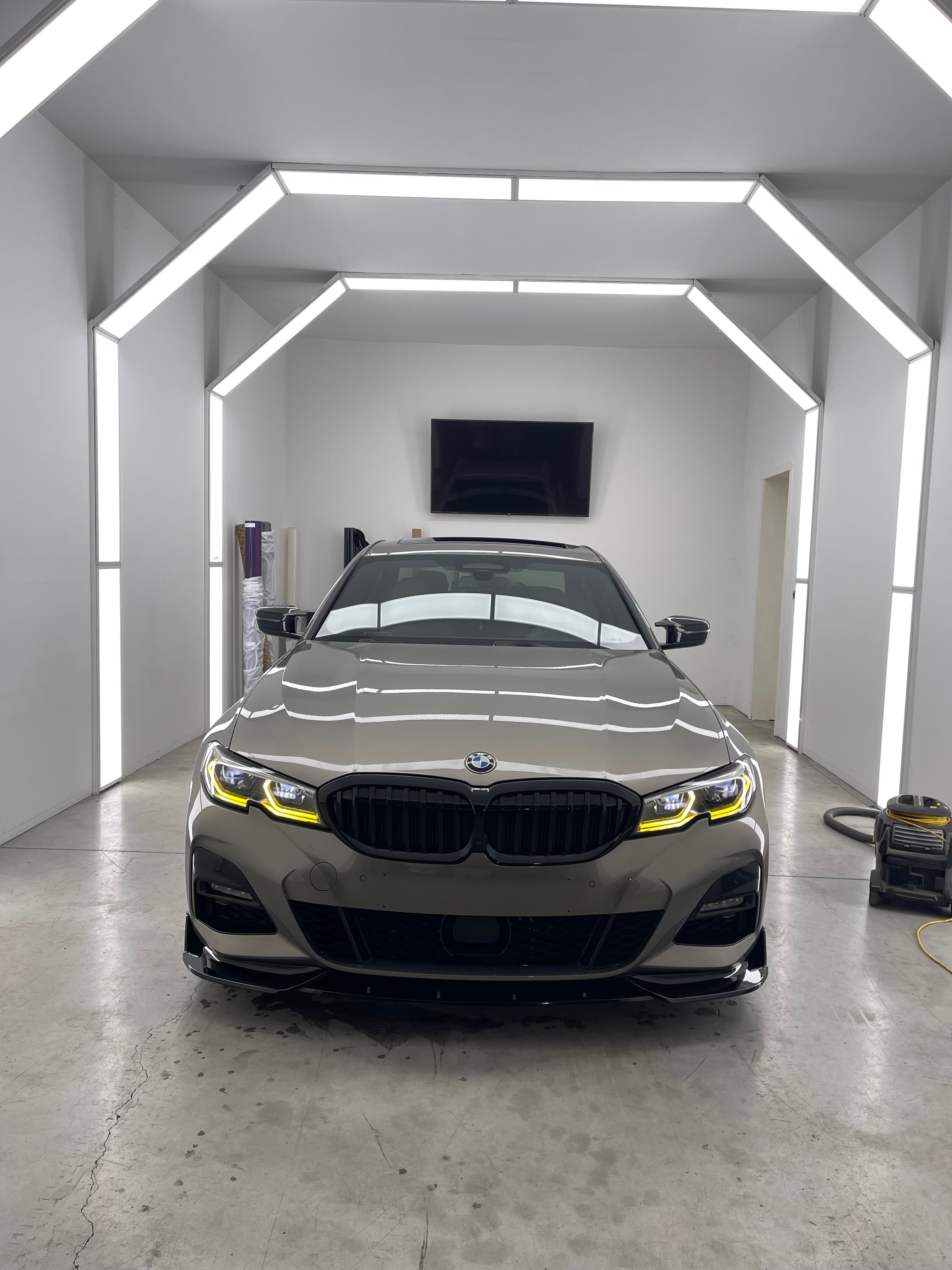 Intérieur de voiture avec éclairage LED d'ambiance